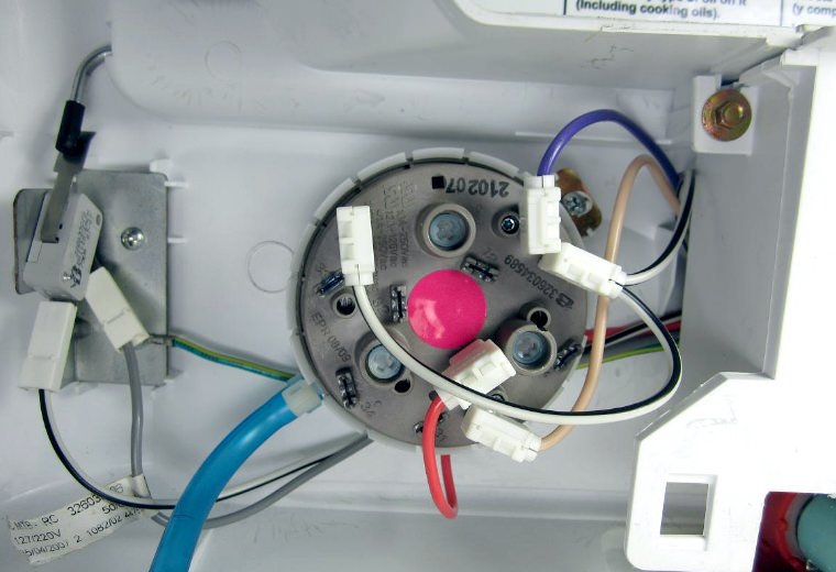 Замена датчика воды в стиральной машине V-Zug